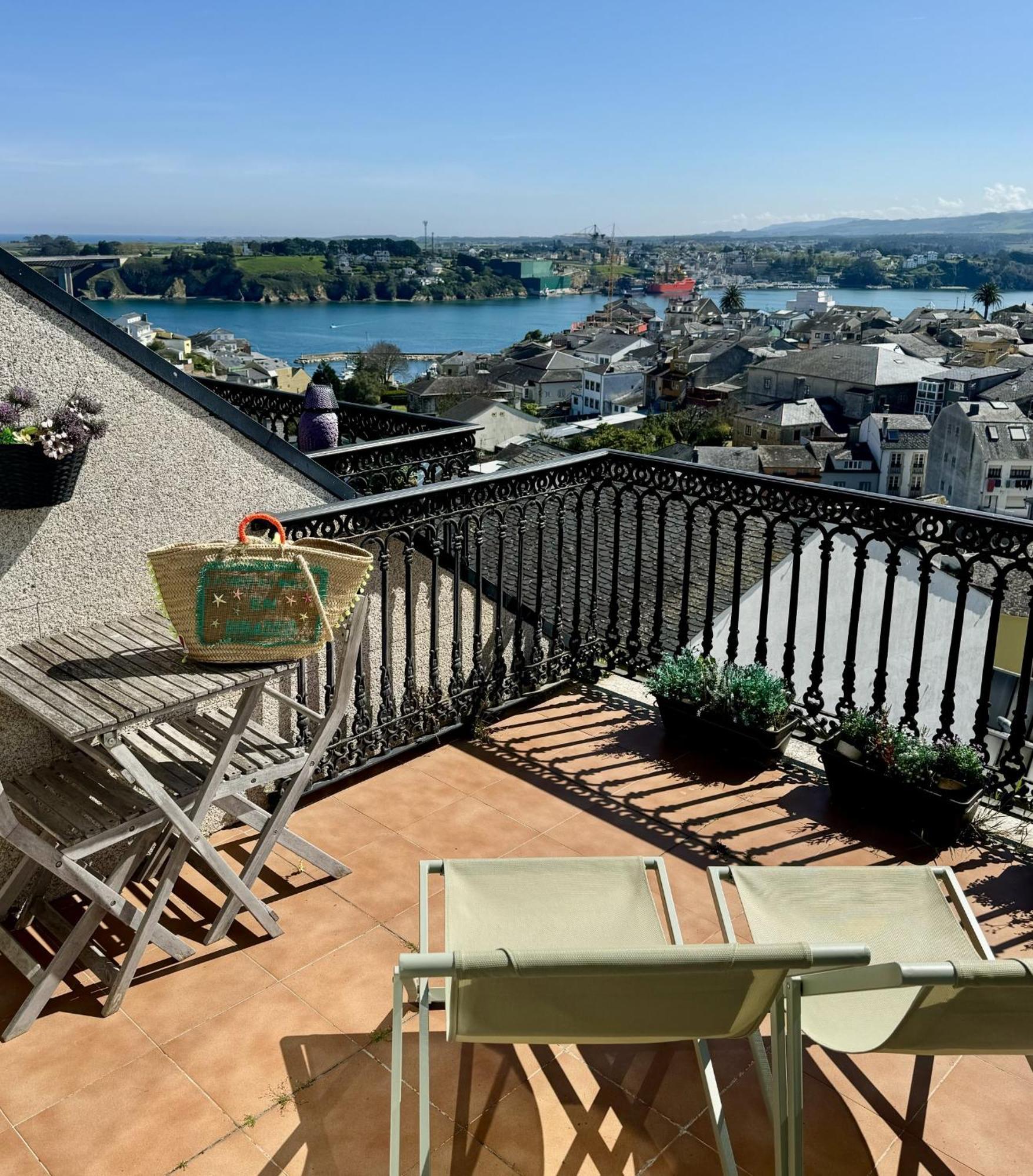 Moderno Piso Con La Mejor Terraza De Ribadeo Y Vistas Maravillosas المظهر الخارجي الصورة